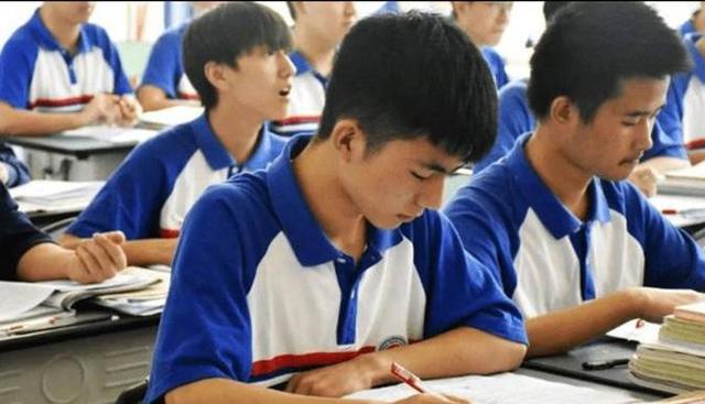 高考能不能比模拟成绩高，高三老师道出真相，听到解释后放心了
