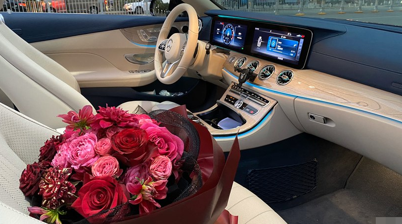 77万落地奔驰e300敞篷,工薪小伙贷款买车,家中一摞红本说明实力