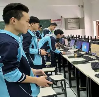 职校宿舍空调、游泳馆一应俱全，去省民政厅直属学校读书免学费