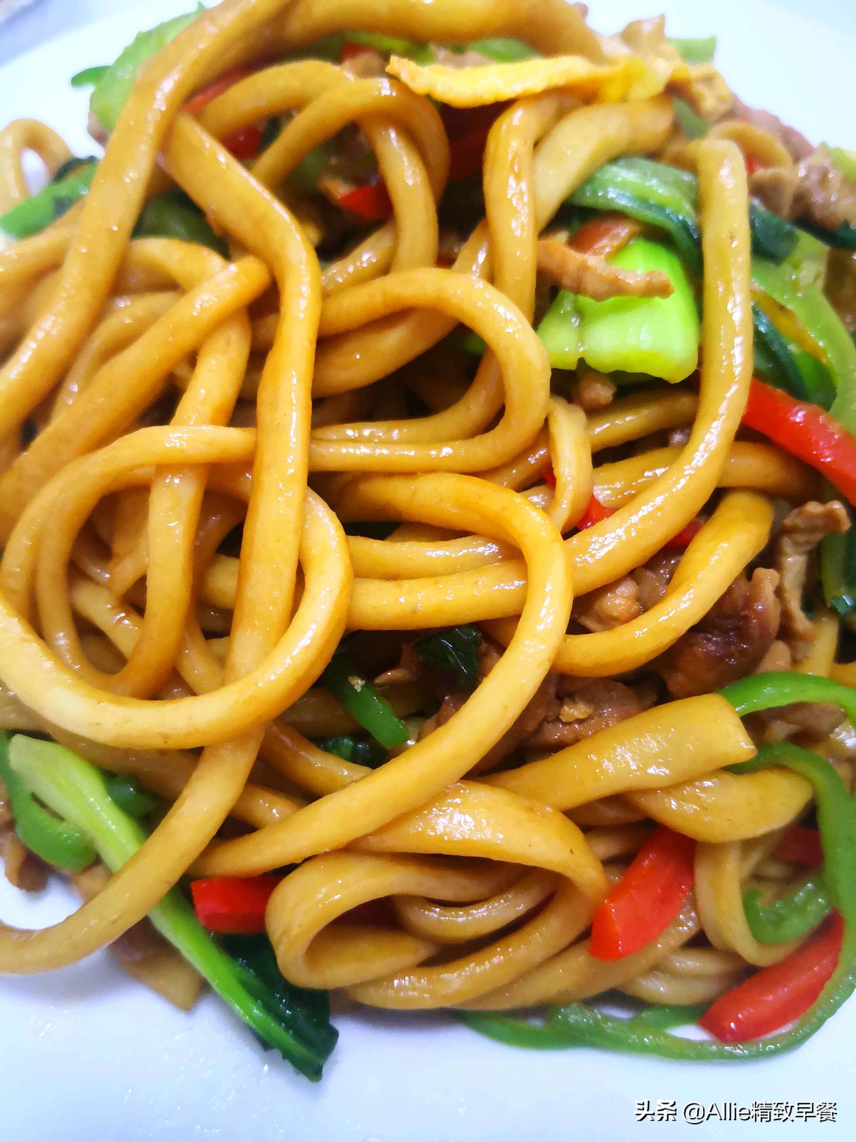 家常炒拉面有技巧，這樣做比面館都好吃還不油膩，食材多，真營養
