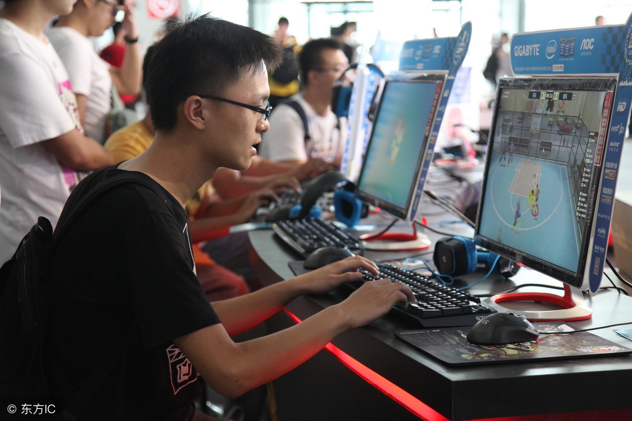 游戏，挂科，恋爱！哪个对大学生的危害最大？别再消沉下去了！