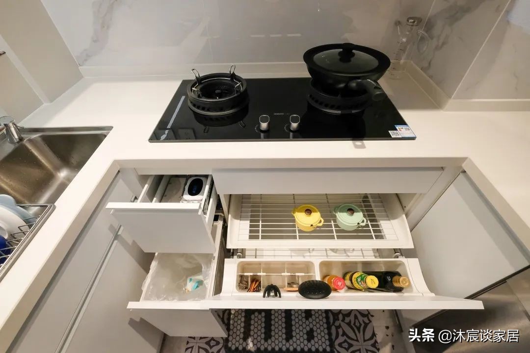 她家堪称“整容式”改造，利用动态卡座让65㎡实现三室，太赞了