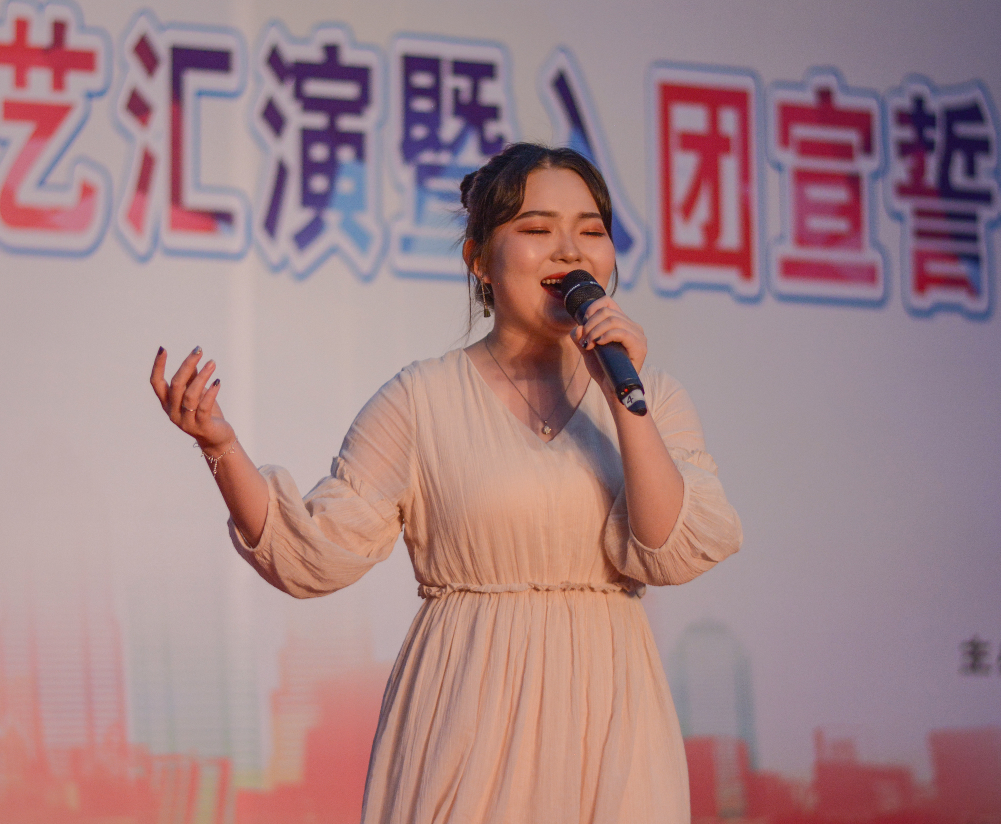 弘扬五四精神，成都东星航空职业学校掀起爱国主义热潮