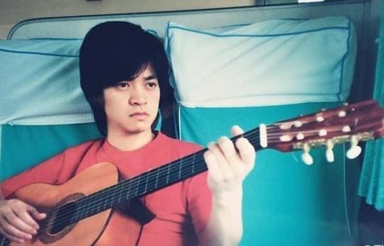 “音乐诗人”李健：10岁恋上小5岁女孩，清华毕业却偏做戏子