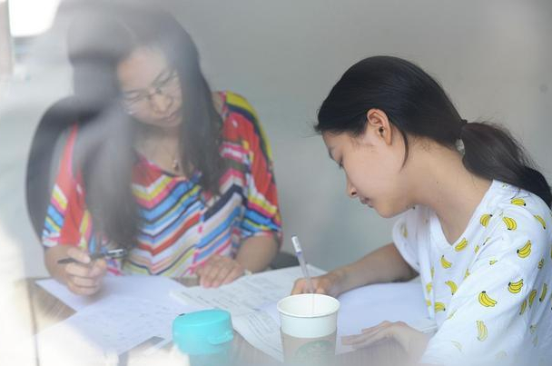 校外培训机构开设“全日制学堂”，一年学费高达5万元，让人惊讶