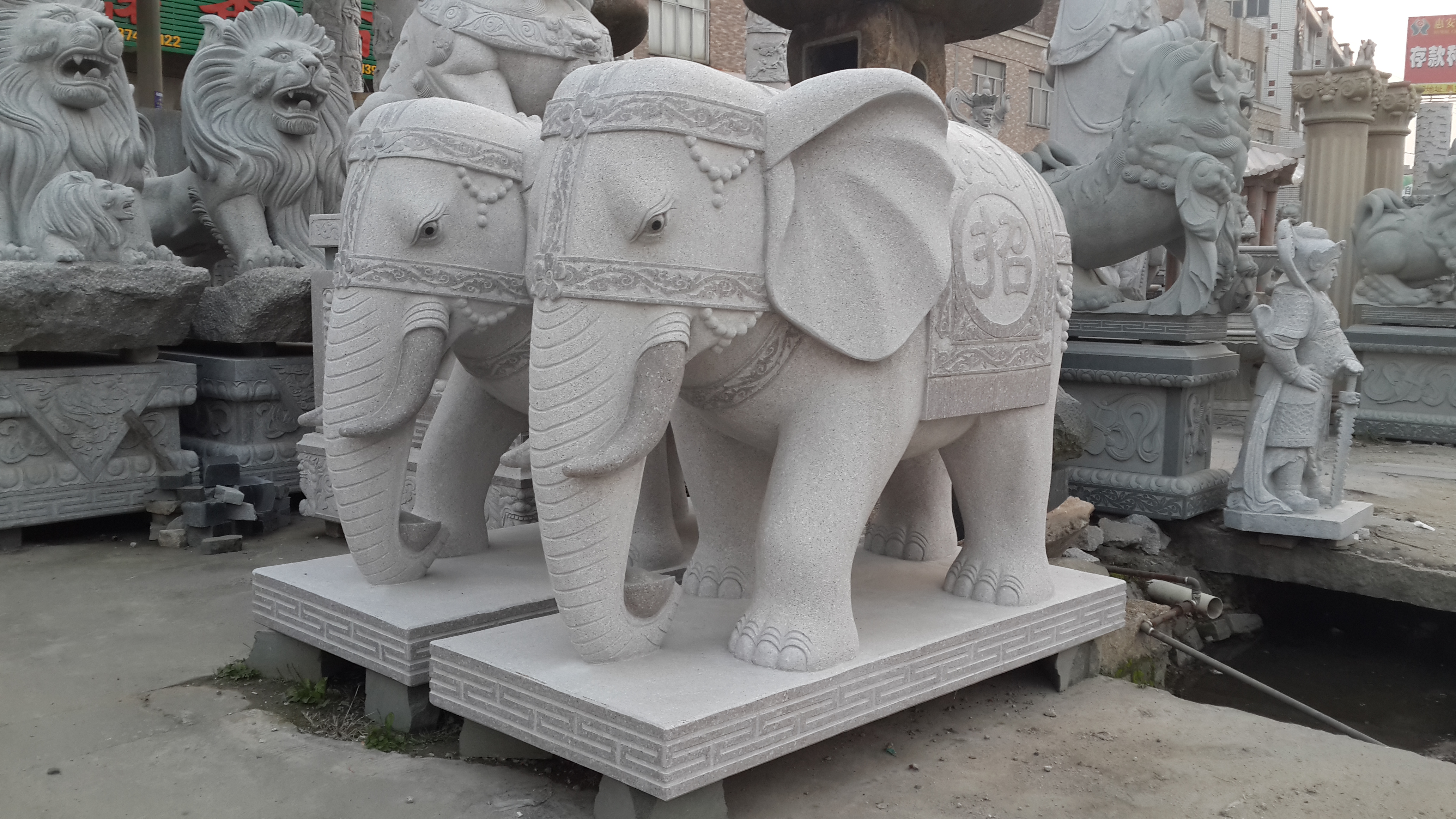 石雕大象的摆放讲究为何也是“男左女右”？