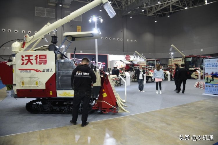 2021全國農(nóng)業(yè)機(jī)械及零部件展覽會在駐馬店開展，首日人氣火爆