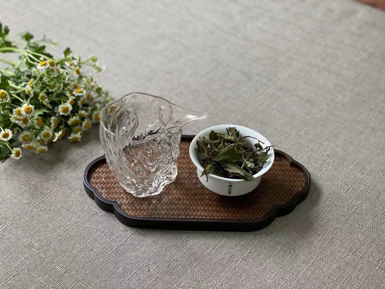 新白茶涩，滋味薄，不满3年不能喝，6个角度教你一次性认清白茶