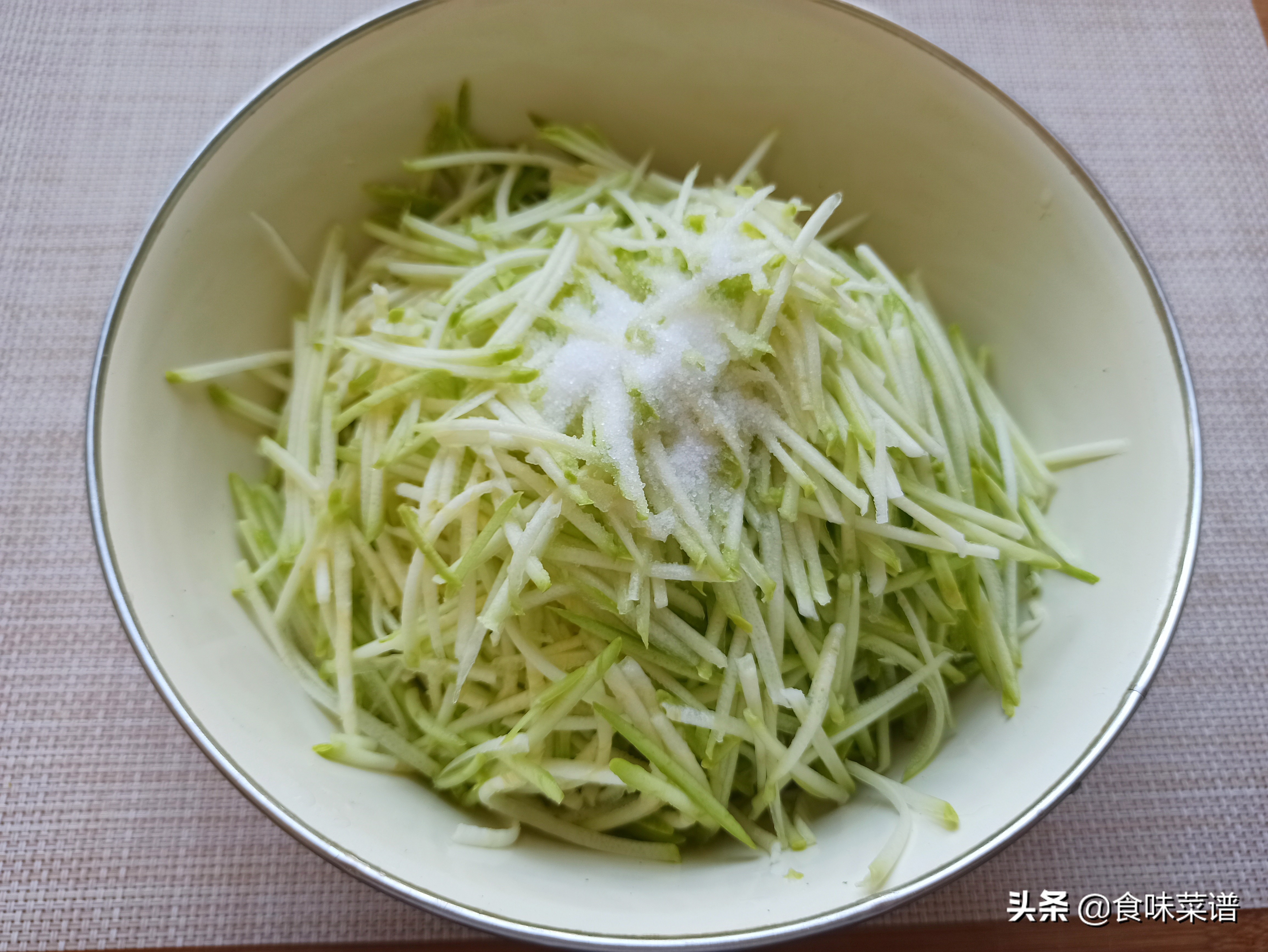 饺子应怎样和面？用凉水还是热水？很多人不懂，难怪饺子一煮就破
