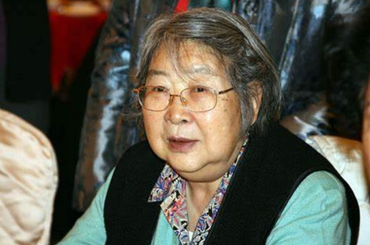 邵华：在监狱中长大，为毛家延续香火，主席称其：毛家的大功臣