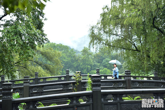 烟雨西湖，美丽如画，美妙如诗