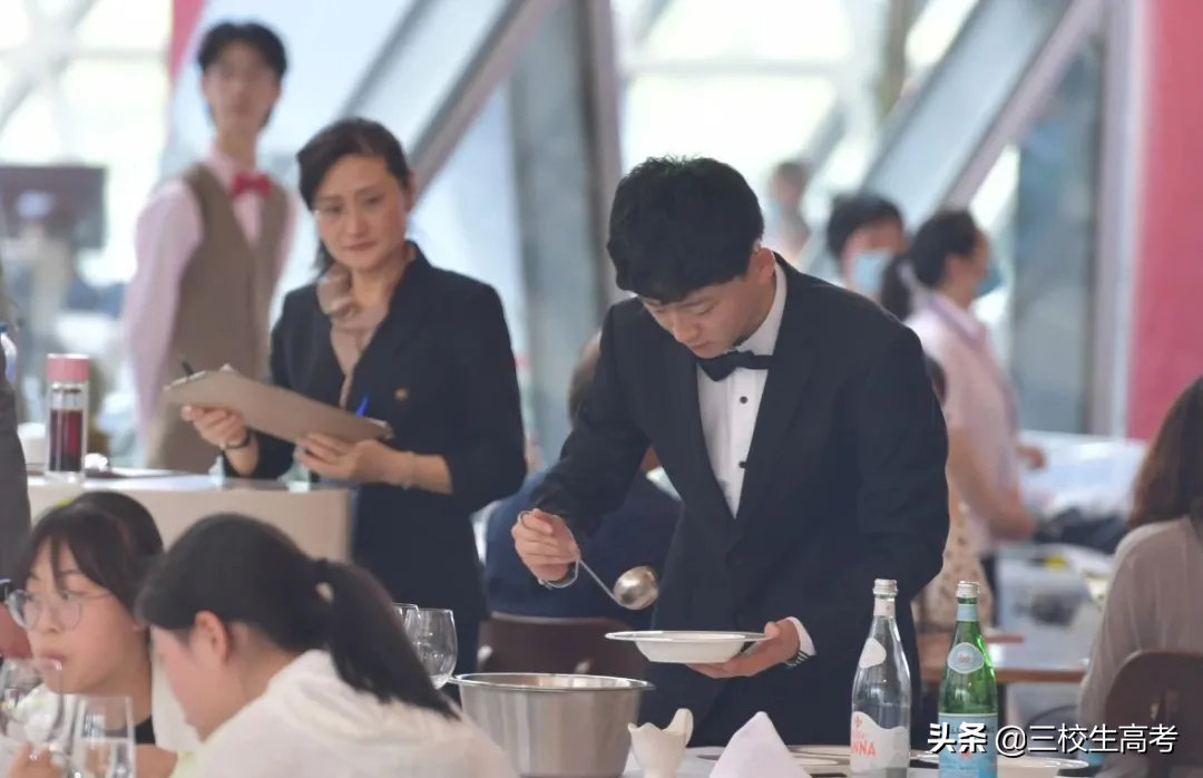 用外语特长连接世界——上海市商业学校中职酒店专业的许殷龙