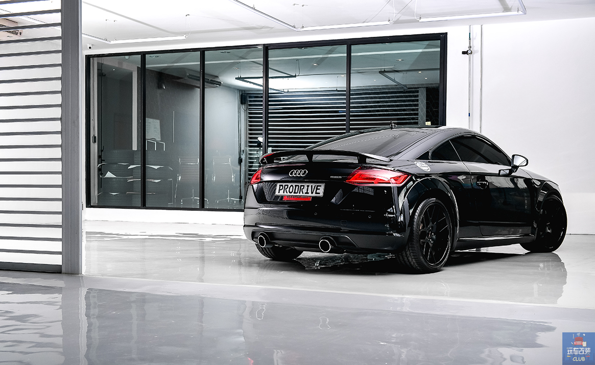 "缩小版"奥迪r8的"黑武士"风格改装,咄咄逼人的气势