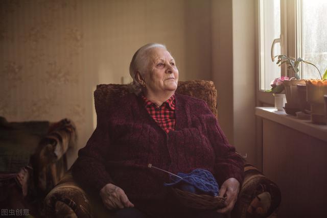 豆瓣8.7《布鲁克林有棵树》｜生活馈赠的一切悲欢，都值得热爱