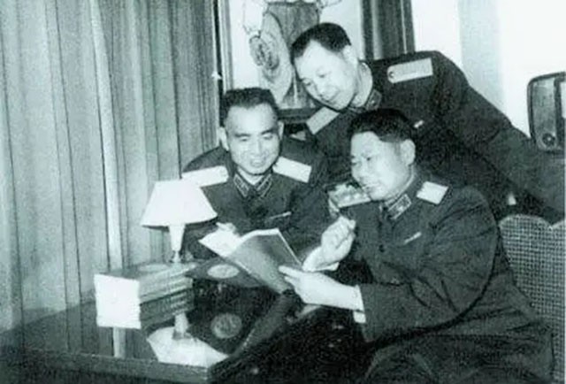 1955年，南京军事学院战役系52名学员，都被授予了什么军衔？