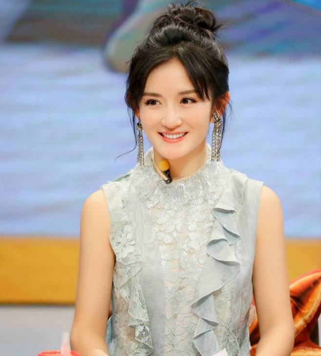 “湖南一姐”谢娜：低谷时有刘烨相伴，事业上有何炅遮风挡雨