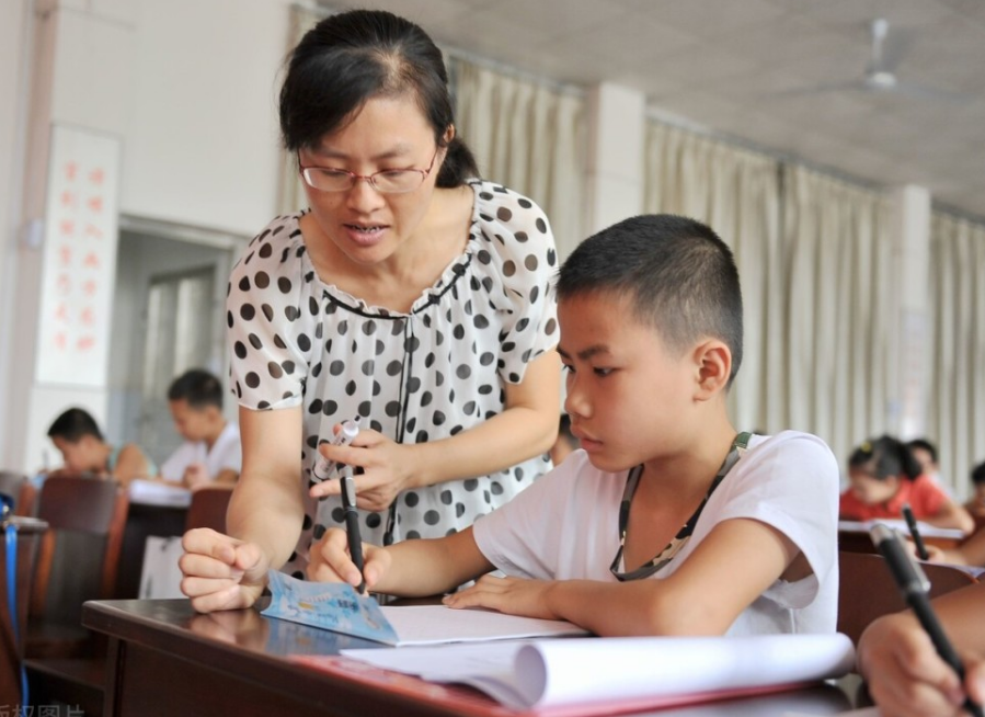 民办教师迎来福利，多地已经发放专门补贴，满足条件就能领取