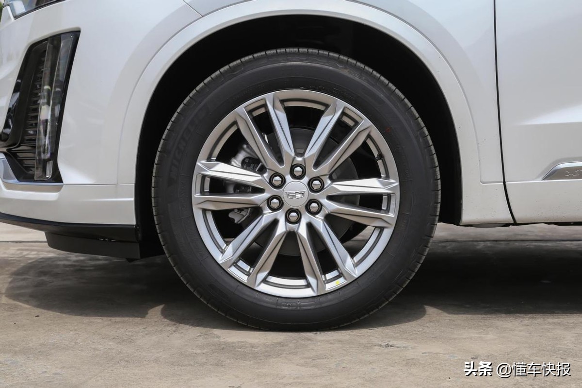 35万元级6座中大型SUV，福特探险者、凯迪拉克XT6如何选？
