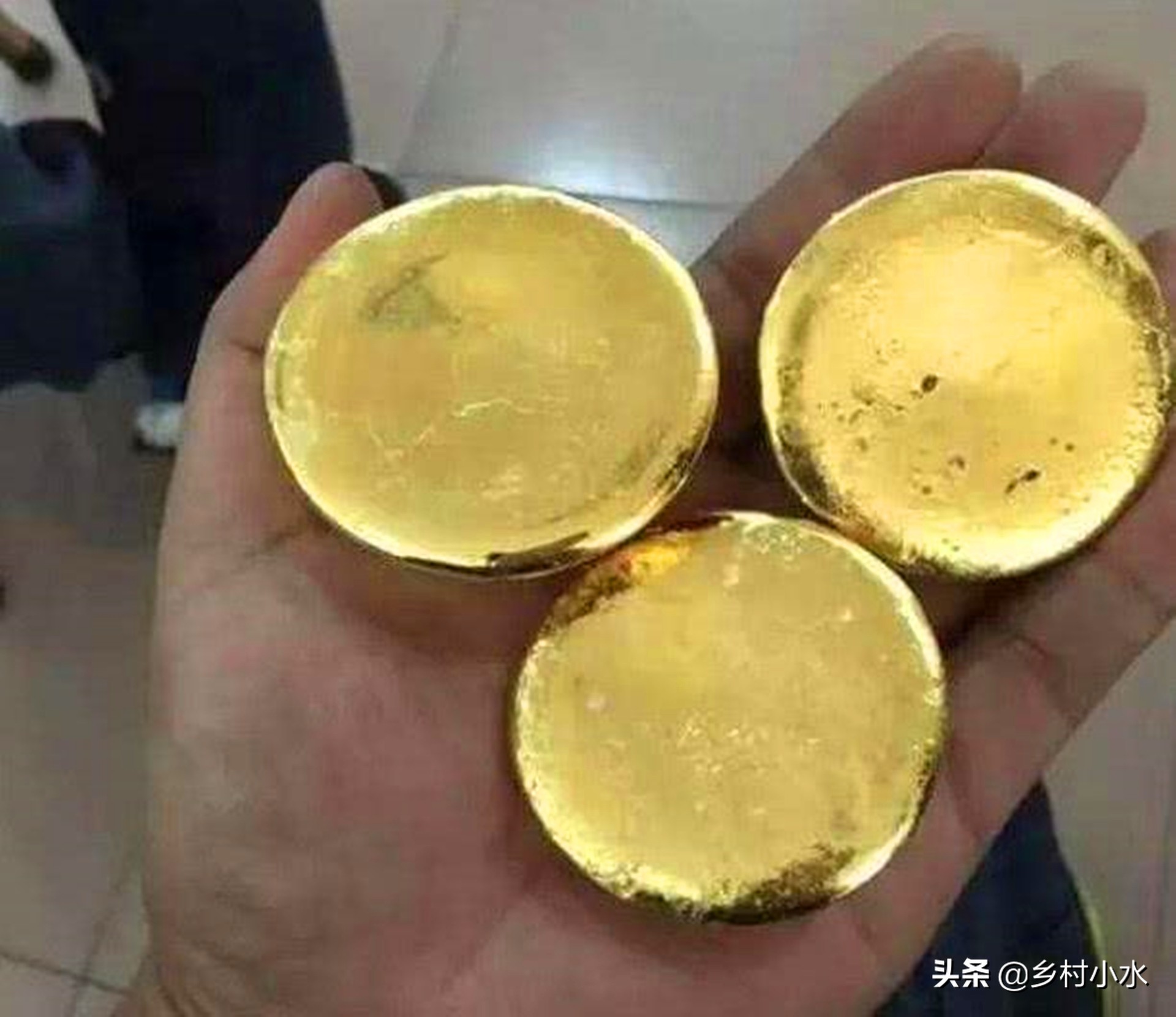 废旧手机到底有何利用价值？揭秘废旧手机回收经，不起眼挺赚钱