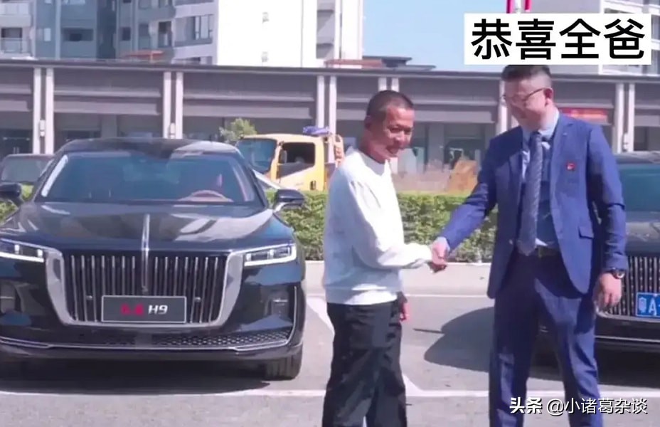 有排面！全红婵爸爸亲自接车，一个人的仪式，50万豪车送到家门口