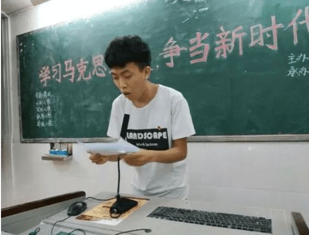 学姐张美玉近况曝光，“躲”在家里不敢上网，网友表示有些心疼