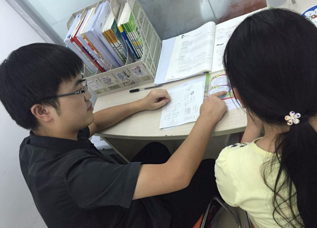 “不让补课，我请大学生家教总可以吧”？官方回复了，家长很满意