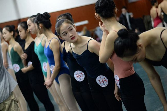 “艺术生”考多少分能上本科？往年本科线一览：仅仅过线还不够