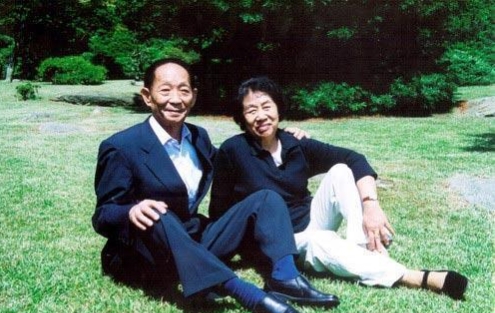 愿余生有人与你立黄昏，有人问你粥可温