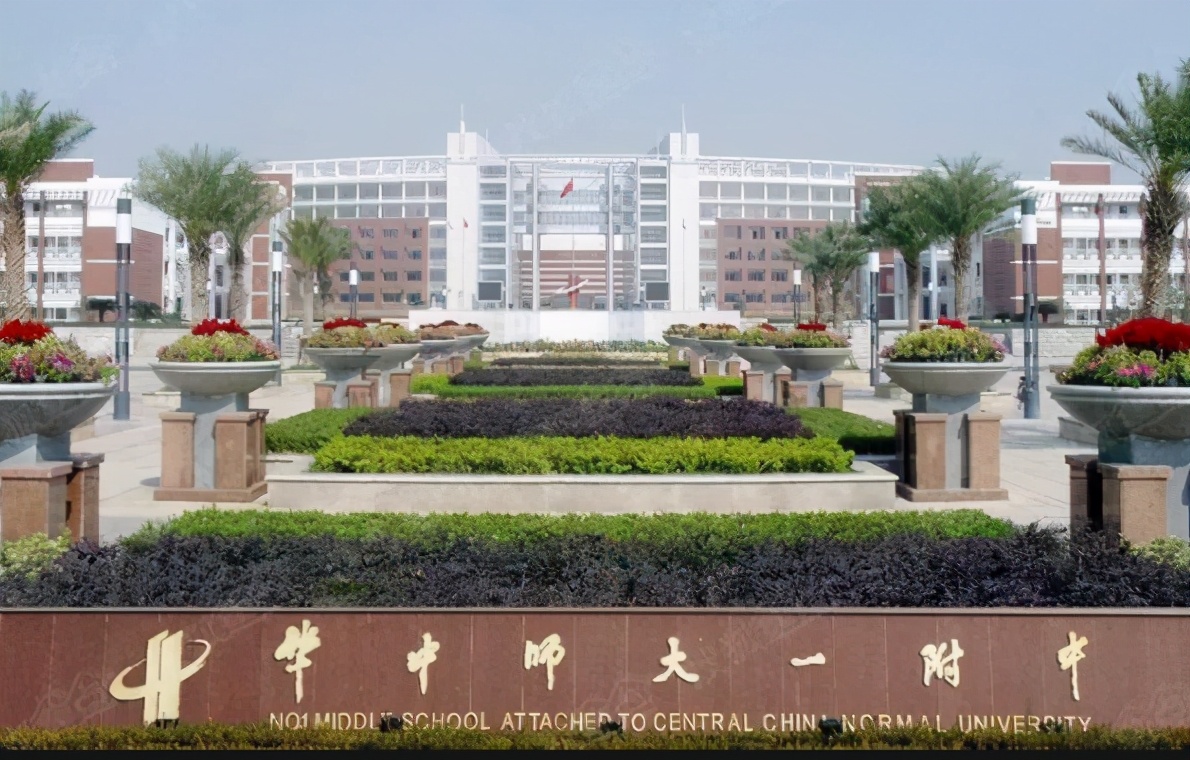 我国高中前百名榜单公布，衡水中学被超越，榜首录取率高达99.5%