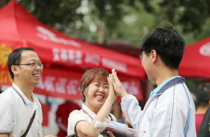 高考又迎来新变化，“一二三本”将要被取消，中等学生福利来了