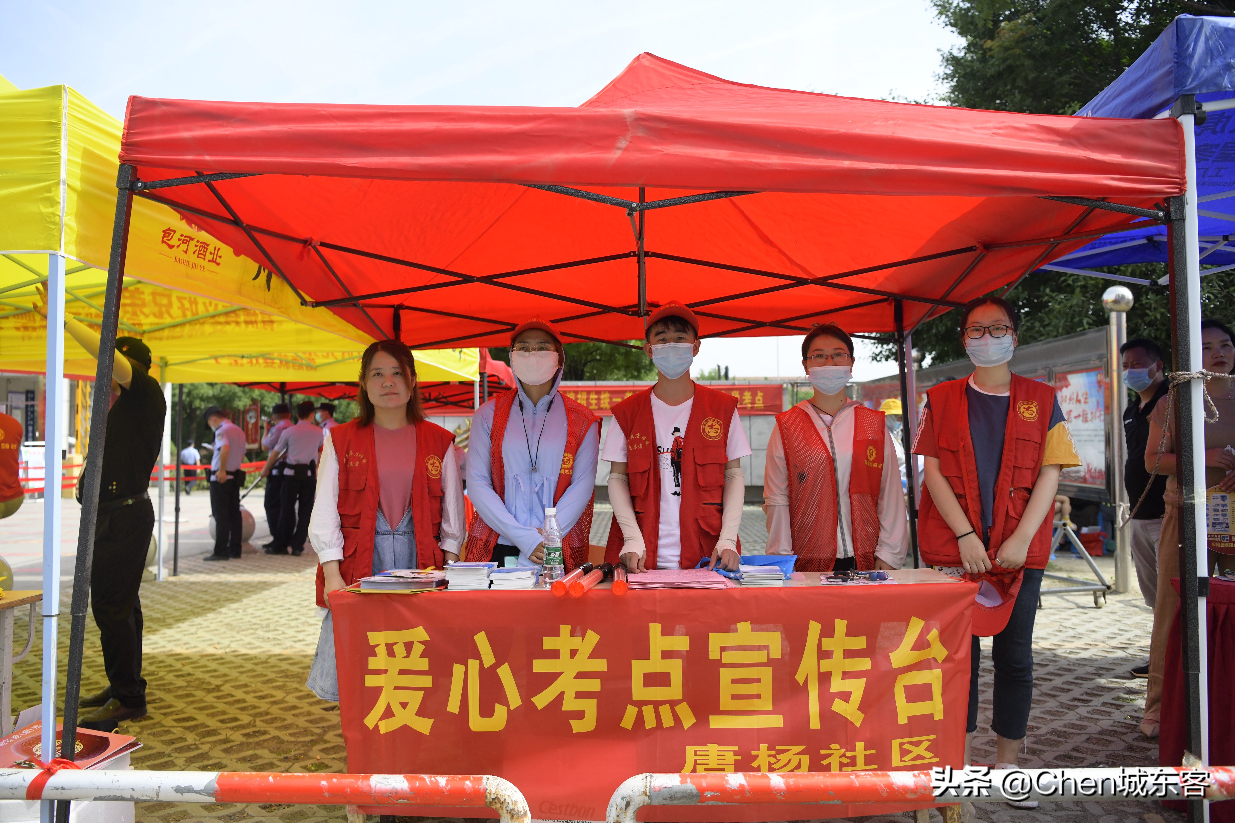 助力高考志愿服务｜肥东七个考点校周边那道亮红风景线