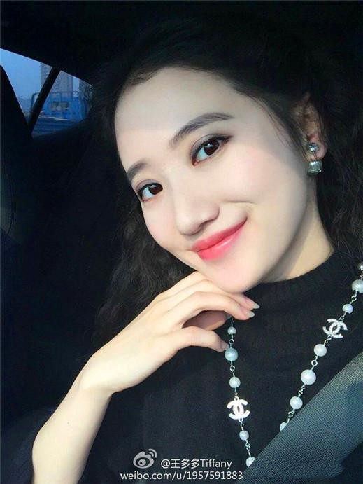 吴曦的妻子晒近照,优雅端庄落落大方)