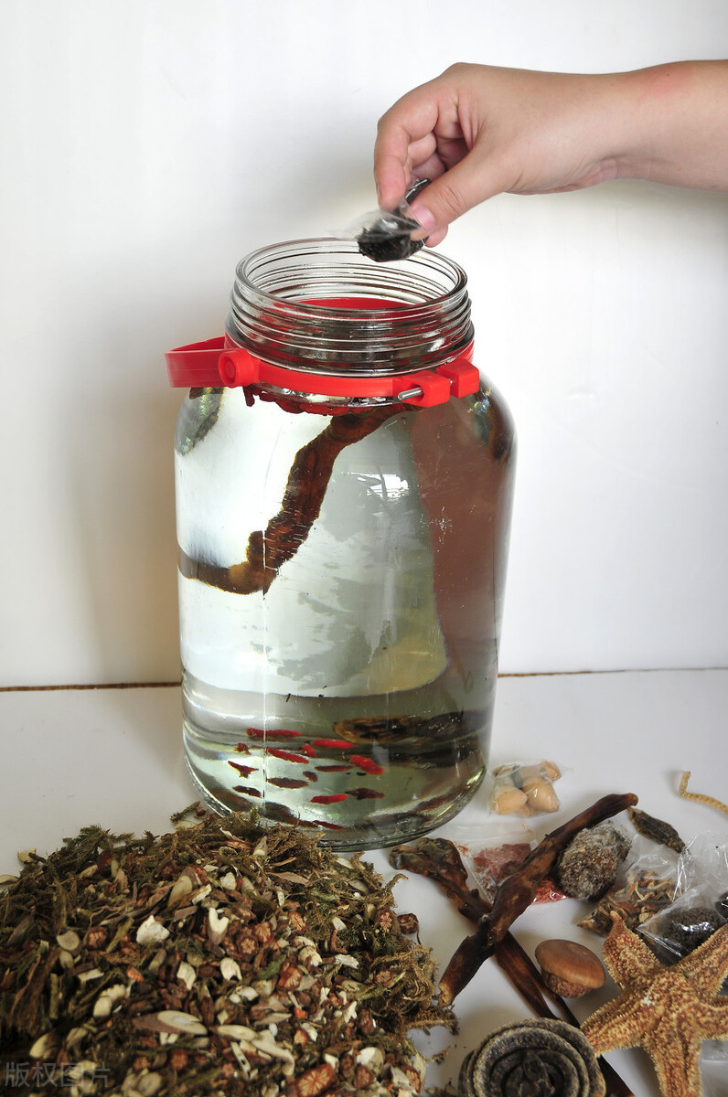 药酒泡得越久越好?药材越多越好?