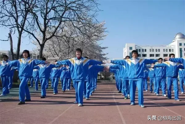 八一八上海小朋友的校服，哪所学校才是魔都颜值Top 1？