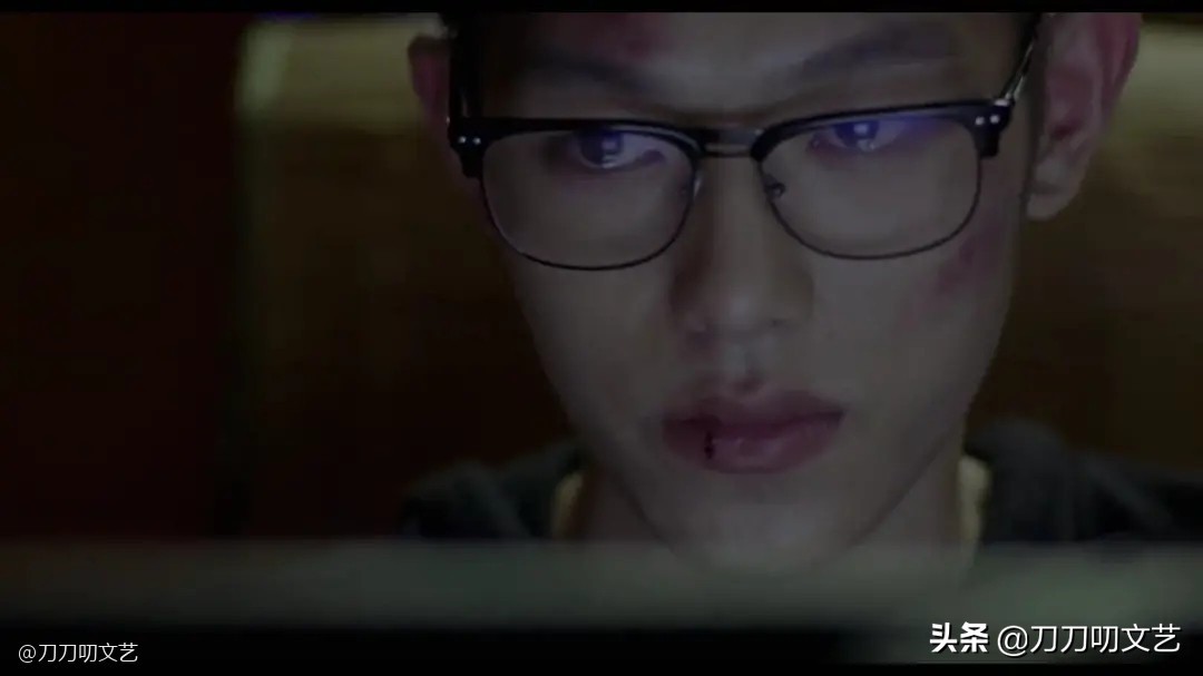 他不配？95后鲜肉获尔冬升、赵薇发出S卡后，却被曝“黑历史”