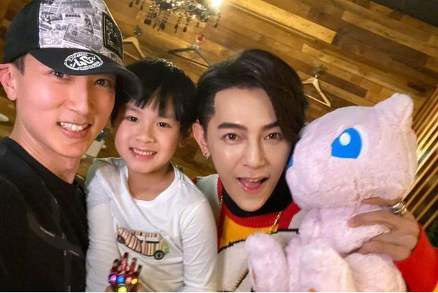 从被出柜到“攻击”谭德塞，耿直男孩炎亚纶，你要谨言慎行