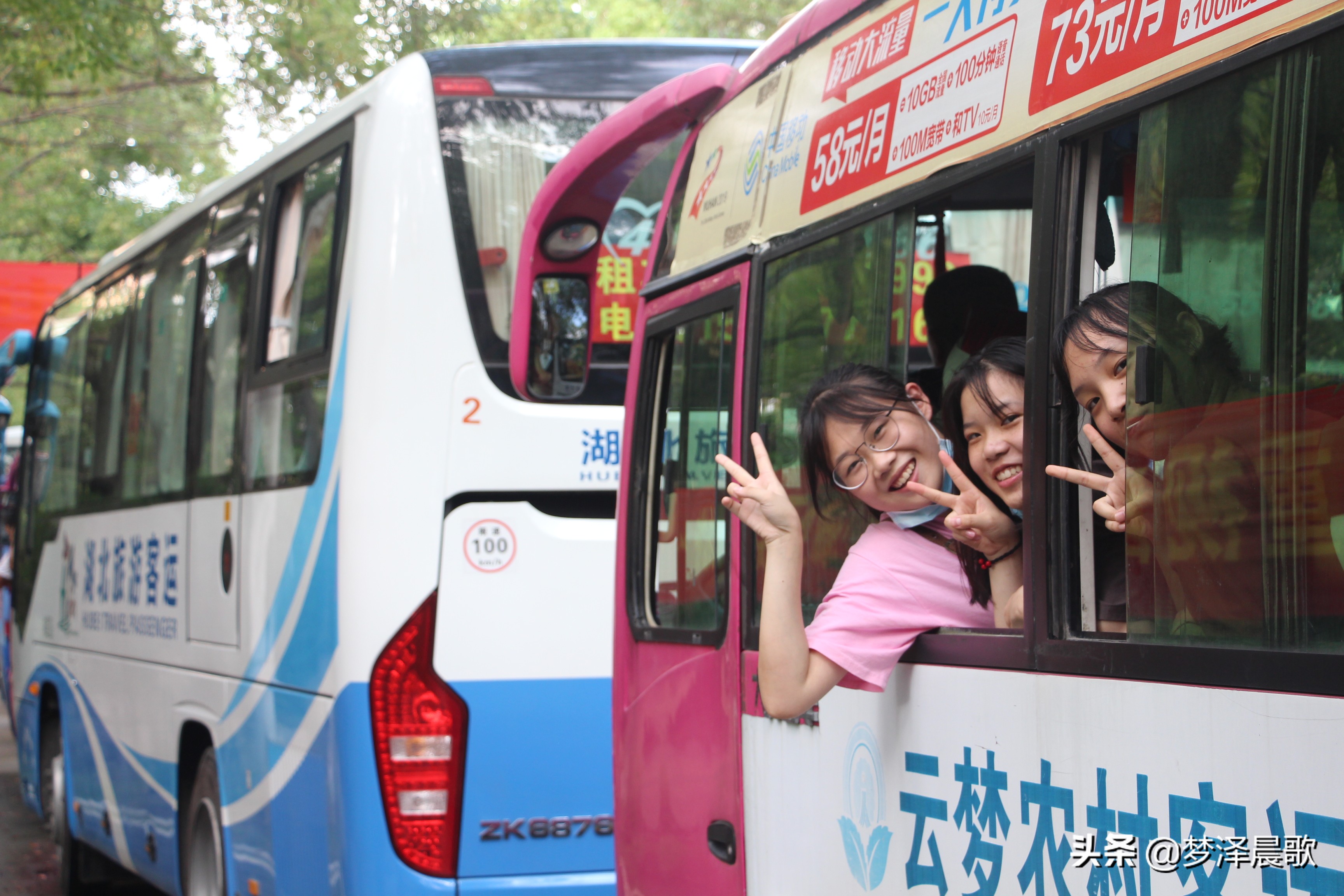 高考结束考生有序离开校园