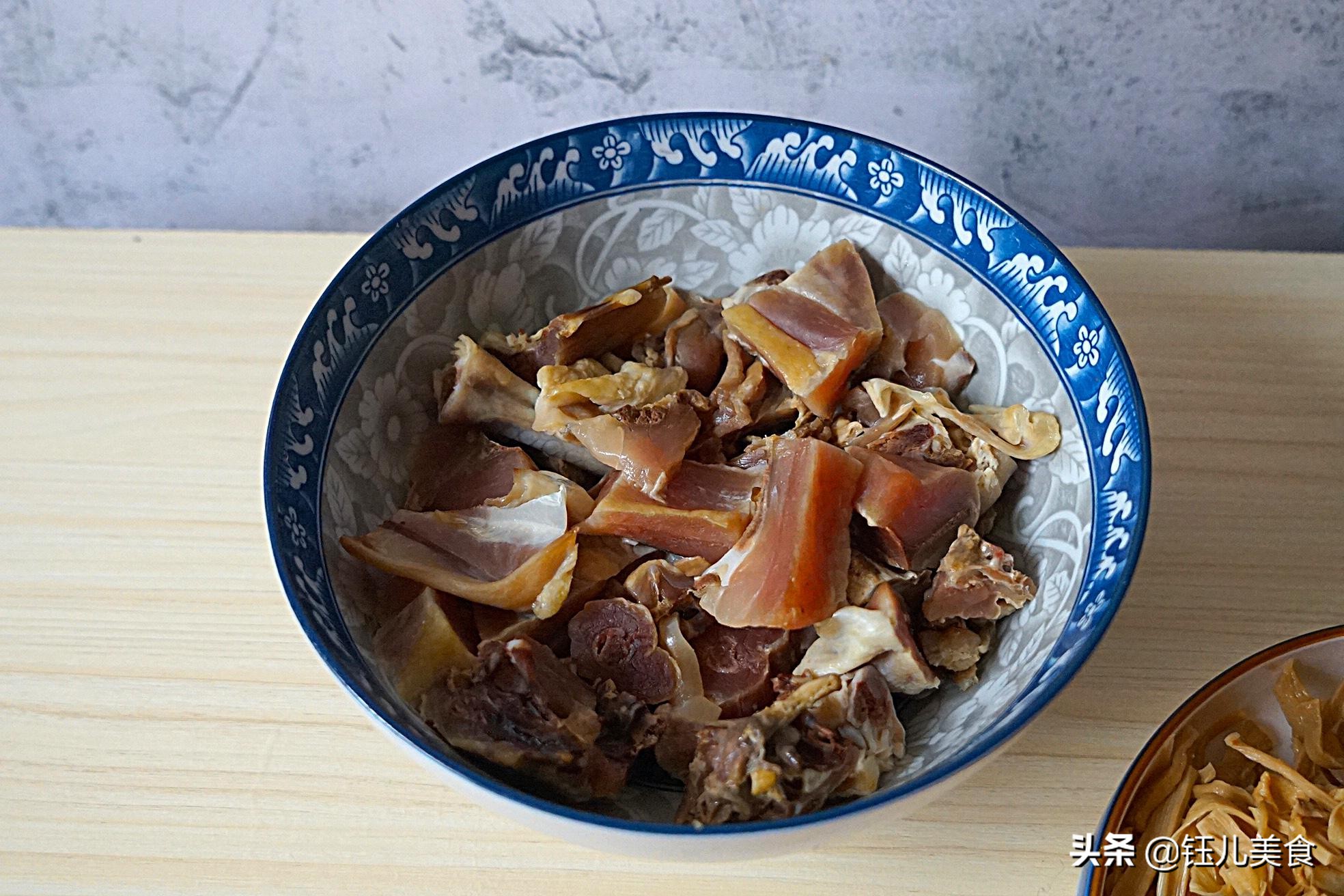 教你腊味正确做法，易熟又入味，炖上一锅不够吃，野味也没它香