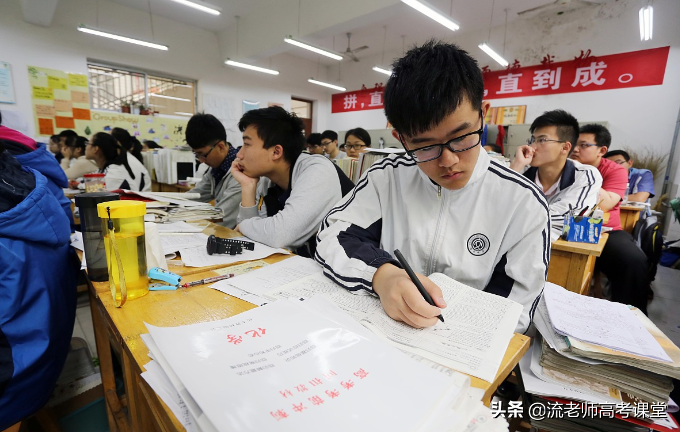 江西高考本科录取率不到45%，听老师一句劝，考上本科就去上学吧