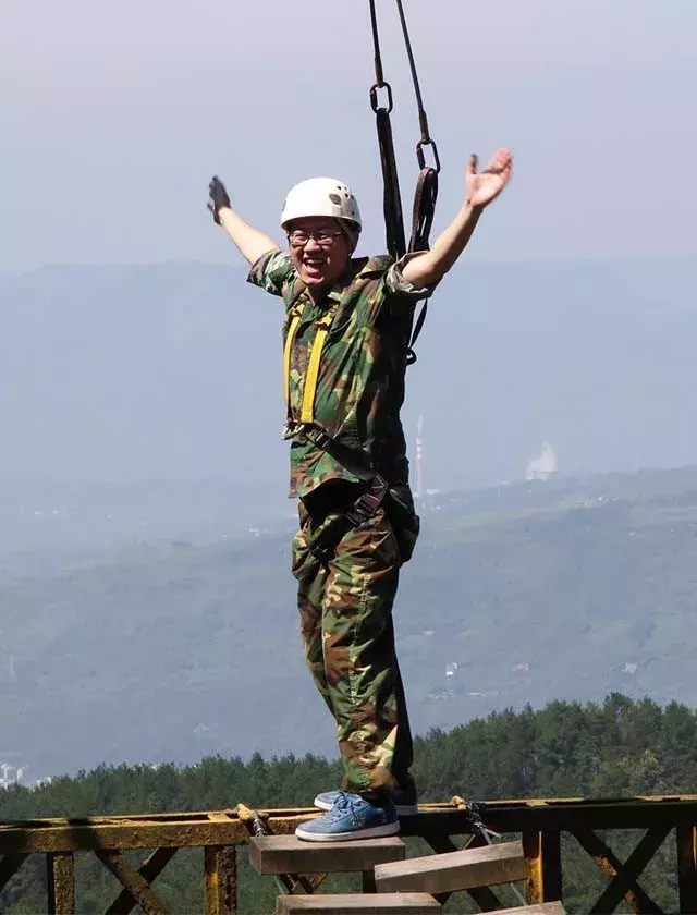 “青春飞扬 激情凝聚”——南川月星家居团建风采，活力无限