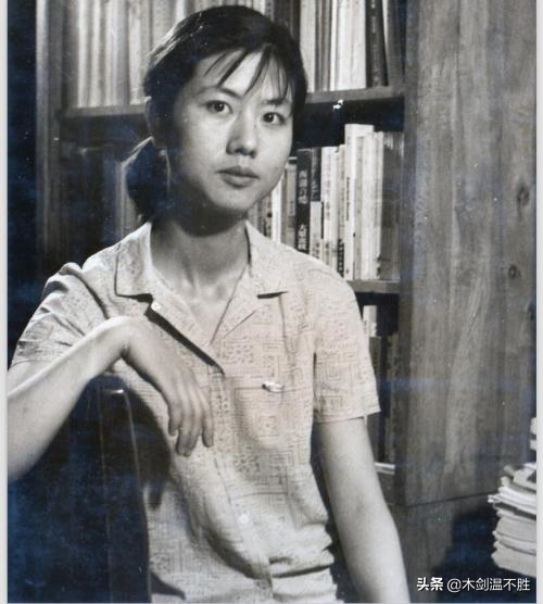 通过张爱玲和王安忆的作品，从不同角度下，看懂上海
