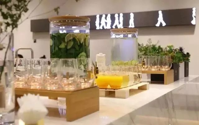 地素进军男装市场，旗下轻奢品牌RAZZLE能否再续地素女装辉煌？
