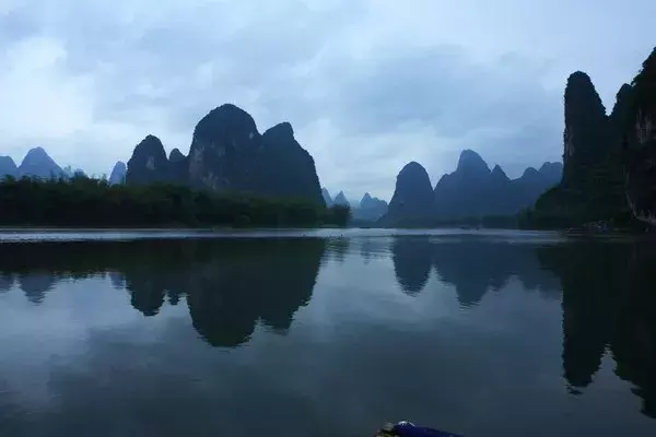 寻一处静谧，赶一场春雨