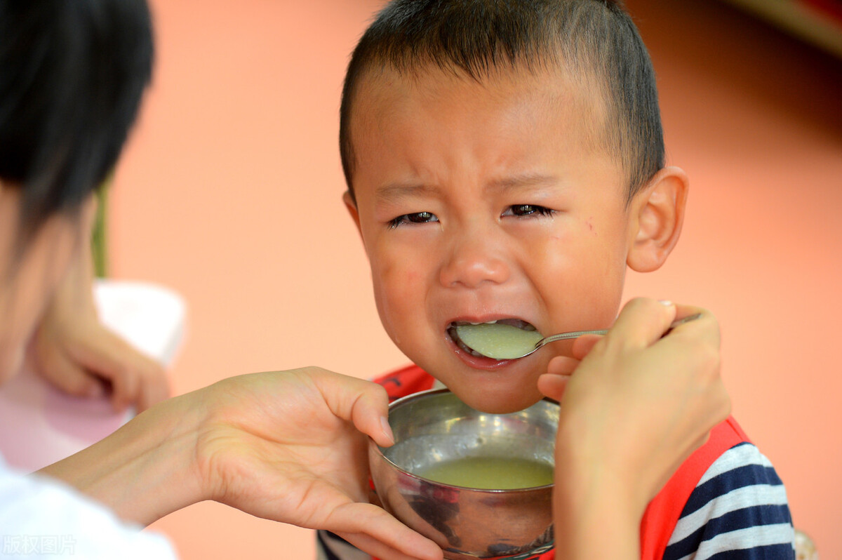 辅食什么时候添加？看了专家的意见后，我决定问问孩子的想法