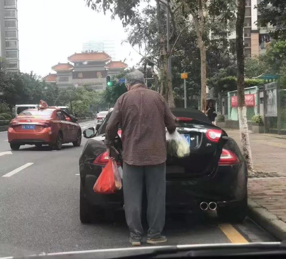 在广州，再多的奢侈品也比不上短袖拖鞋来的舒服