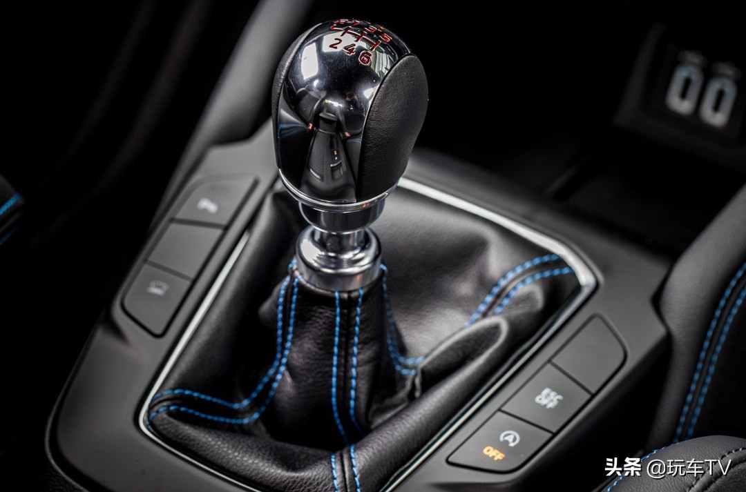 全新福克斯ST巨强！2.3T+6MT+KW可调避震，高尔夫GTI：过分了
