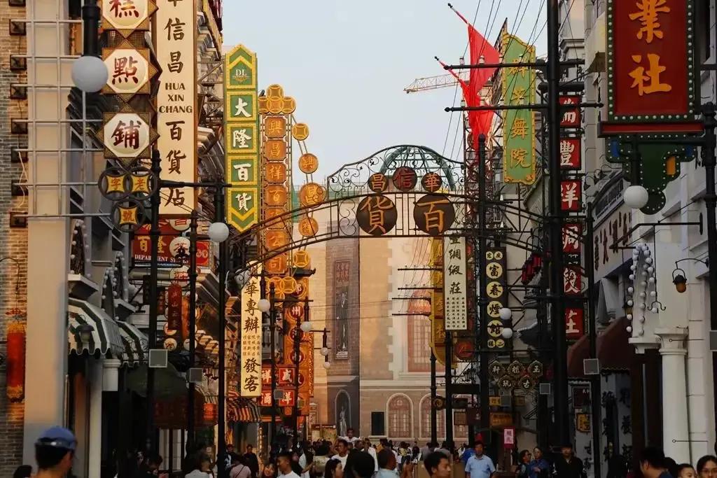 郑州电影小镇一日游，欣赏郑州百年历史时光，网红打卡地