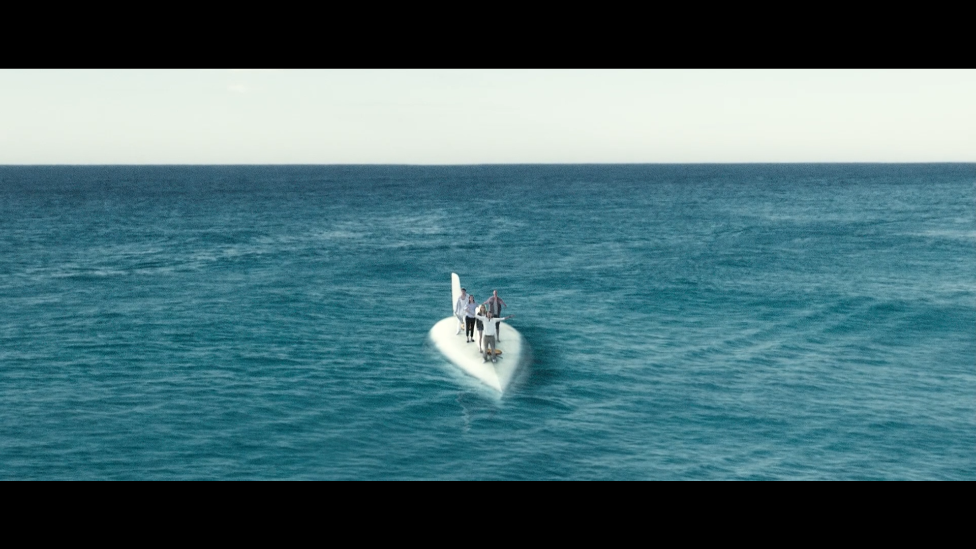 《恐怖游轮》:深度解析这部,披着恐怖外衣的经典悬疑电影