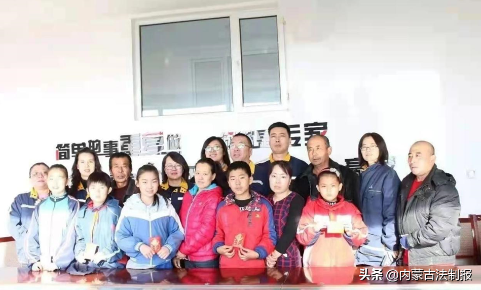 扎根农村默默耕耘 敬业爱生师德高尚——记包头市土默特右旗二十四顷地中心学校教导主任王利平