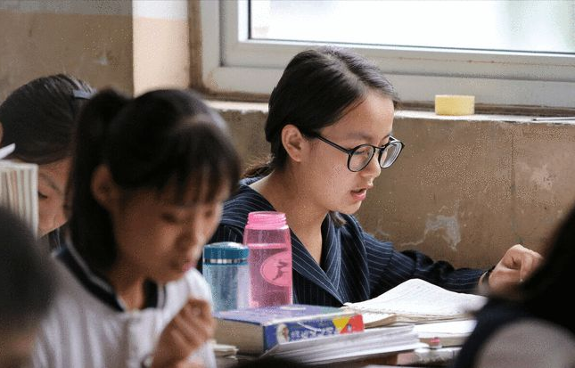 江苏高考作文，全文755个字却获“满分”，有30个字老师都不认识